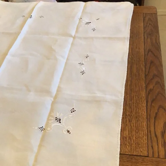 Vintage Linen Tablecloth - Picture 4 of 6